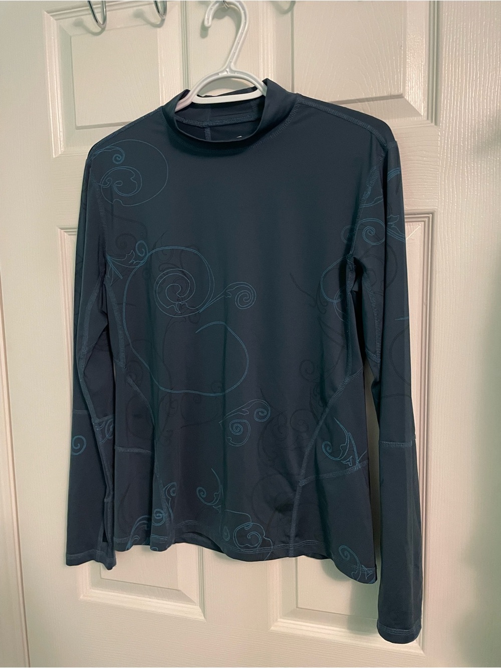 Avía Women’s Long Sleeve Athletic Top